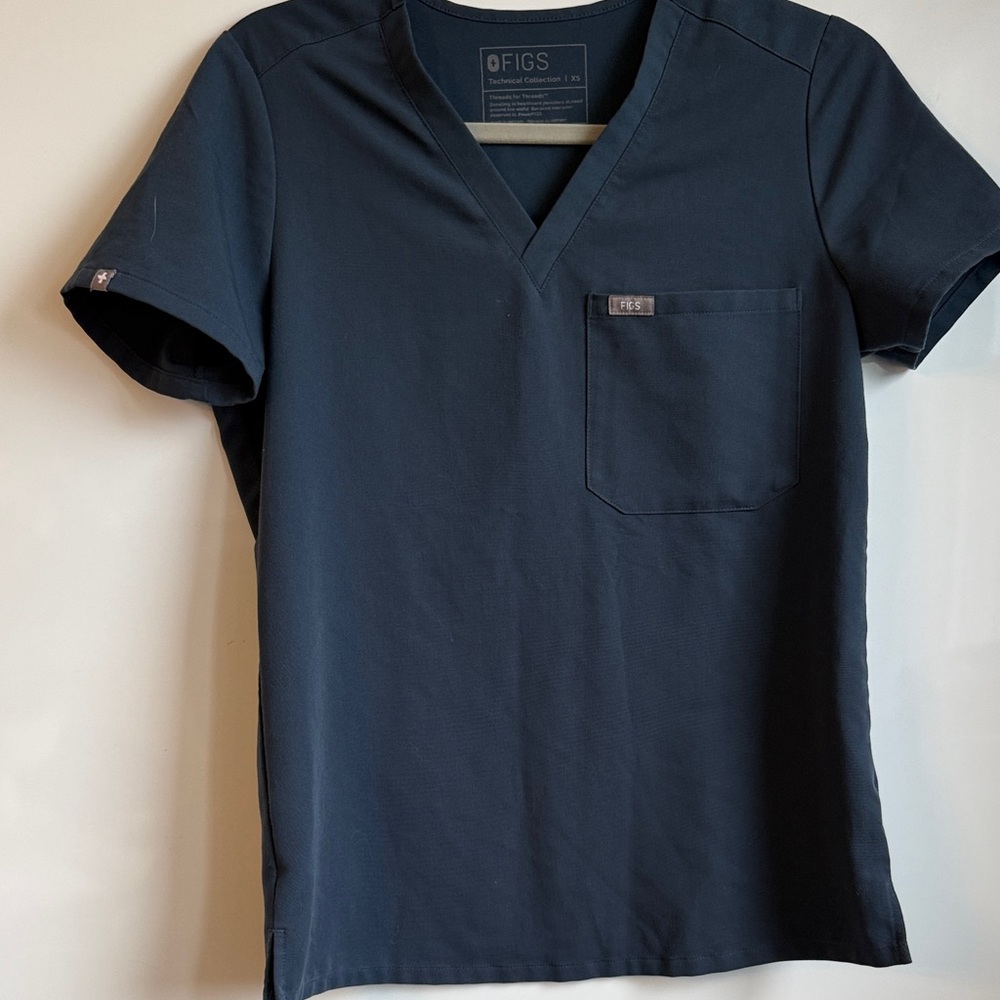 Figs Women's Navy V-Neck Short Sleeve Scrub Top